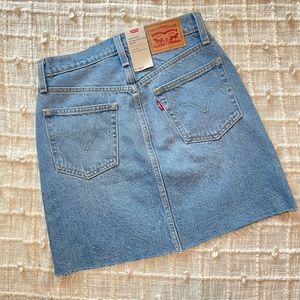 Levi’s high rise denim skirt sz 0/25